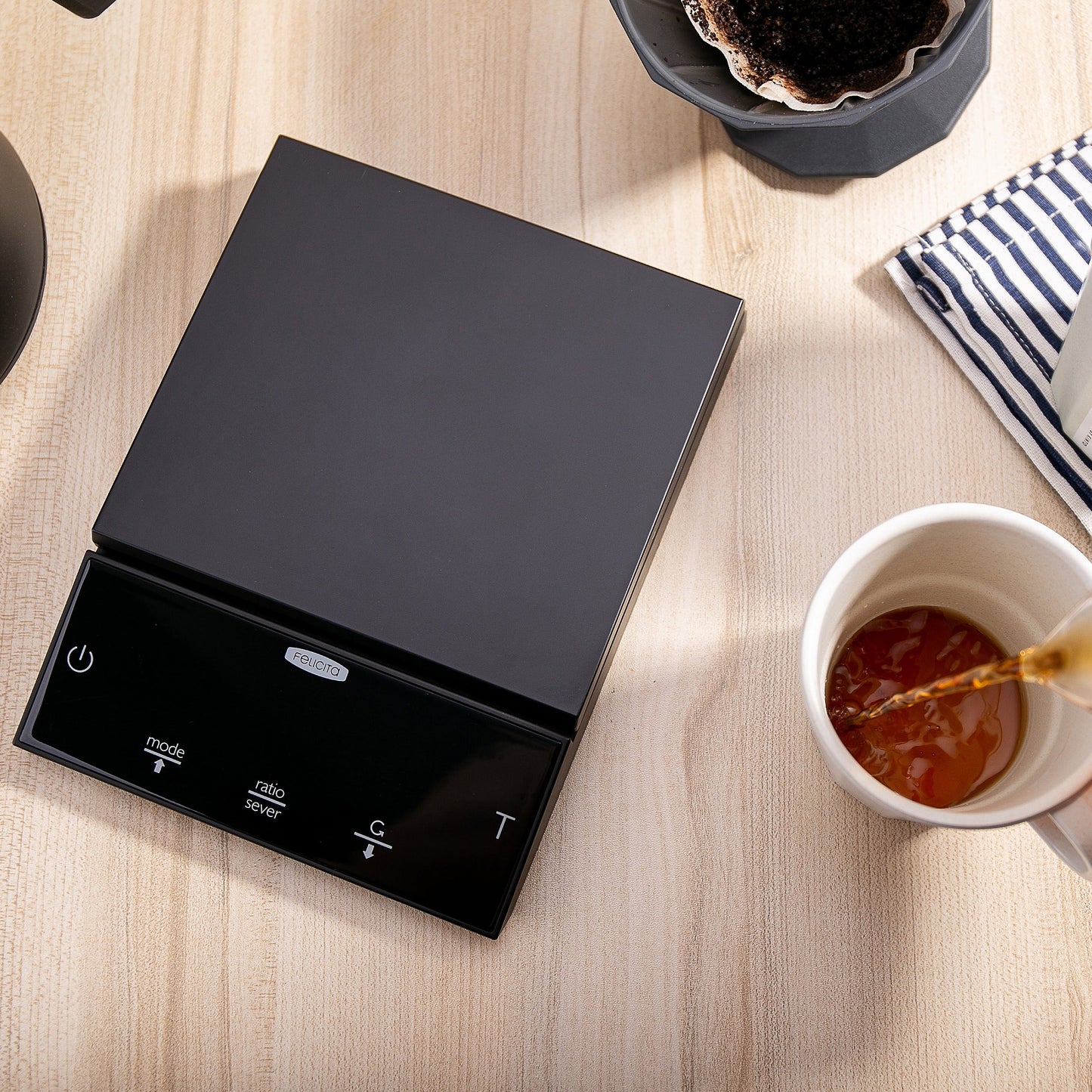 Felicita Incline Digitale Waage mit Bluetooth, schwarz